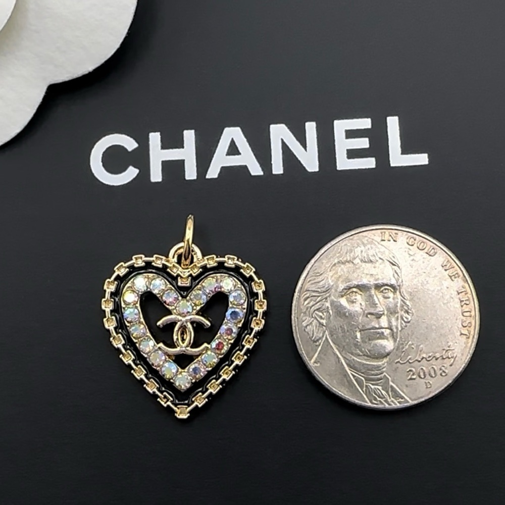 AUTHENTIC CHANEL HEART RHINESTONE CC GOLD TONE ZIPPER PULL PENDANT